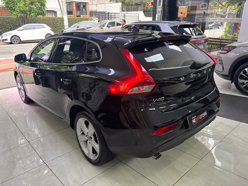 Foto do veículo VOLVO V40 2.0 T4 DYNAMIC TURBO GASOLINA 4P AUTOMÁTICO 2015 59.593 KM 89.777,00
