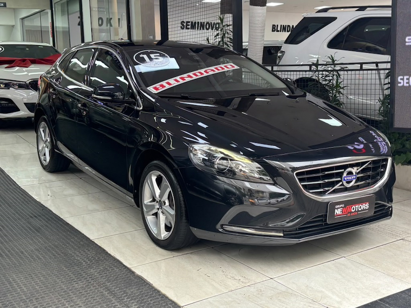 Foto do veículo VOLVO V40 2.0 T4 DYNAMIC TURBO GASOLINA 4P AUTOMÁTICO 2015 59.593 KM 89.777,00