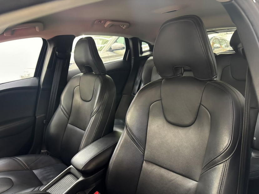 Foto do veículo VOLVO V40 2.0 T4 DYNAMIC TURBO GASOLINA 4P AUTOMÁTICO 2015 59.593 KM 89.777,00