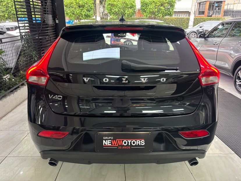 Foto do veículo VOLVO V40 2.0 T4 DYNAMIC TURBO GASOLINA 4P AUTOMÁTICO 2015 59.593 KM 89.777,00