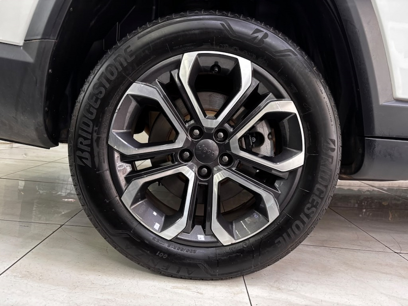 Foto do veículo JEEP COMMANDER 1.3 T270 TURBO FLEX LIMITED AT6 2022 32.463 KM 145.777,00