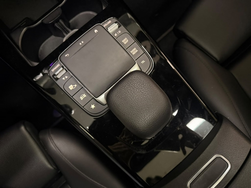 Foto do veículo MERCEDES-BENZ CLA 250 2.0 CGI GASOLINA 7G-DCT 2022 46.000 KM 215.777,00