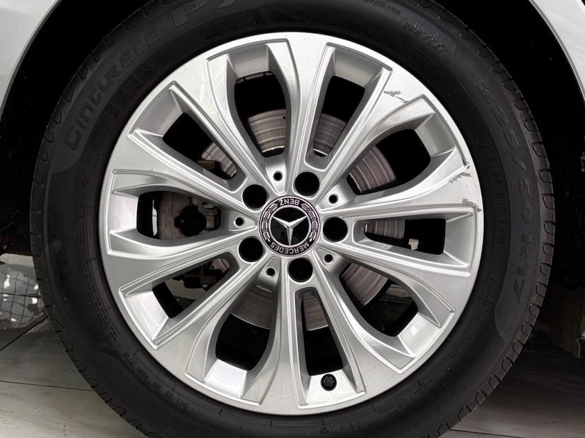 Foto do veículo MERCEDES-BENZ C 180 1.6 CGI FLEX EXCLUSIVE 9G-TRONIC 2018 48.812 KM 139.777,00