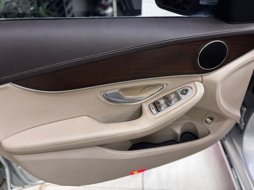 Foto do veículo MERCEDES-BENZ C 180 1.6 CGI FLEX EXCLUSIVE 9G-TRONIC 2018 48.812 KM 139.777,00