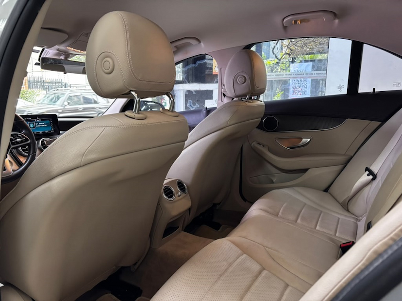 Foto do veículo MERCEDES-BENZ C 180 1.6 CGI GASOLINA EXCLUSIVE 9G-TRONIC 2019 48.812 KM 137.777,00