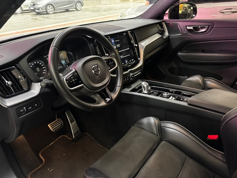 Foto do veículo VOLVO XC60 2.0 T8 HYBRID R-DESIGN AWD GEARTRONIC 2019 91.116 KM 177.777,00