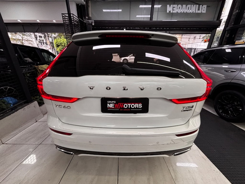 Foto do veículo VOLVO XC60 2.0 T8 HYBRID R-DESIGN AWD GEARTRONIC 2019 91.116 KM 177.777,00