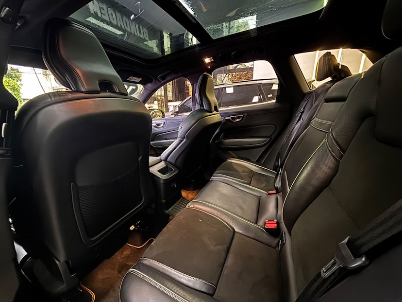 Foto do veículo VOLVO XC60 2.0 T8 HYBRID R-DESIGN AWD GEARTRONIC 2019 91.116 KM 177.777,00