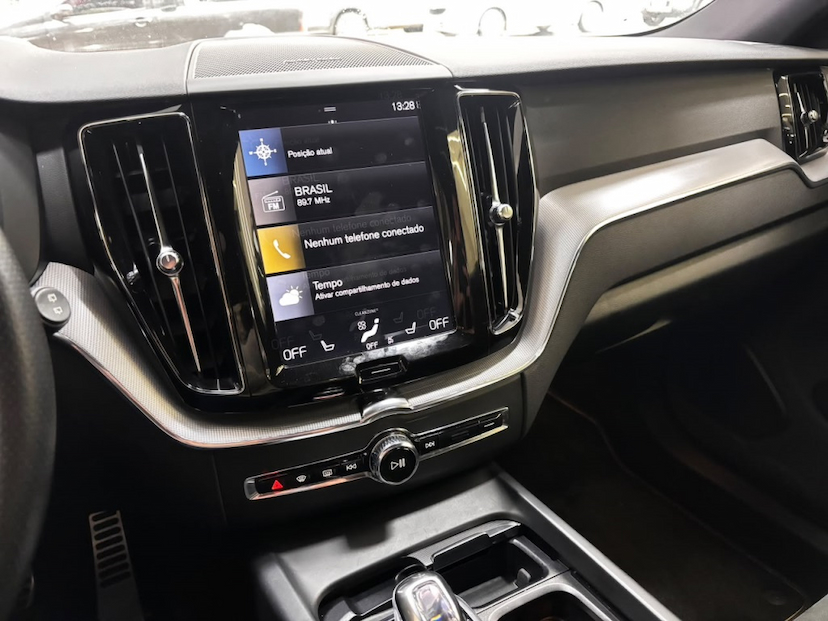 Foto do veículo VOLVO XC60 2.0 T8 HYBRID R-DESIGN AWD GEARTRONIC 2019 91.116 KM 177.777,00
