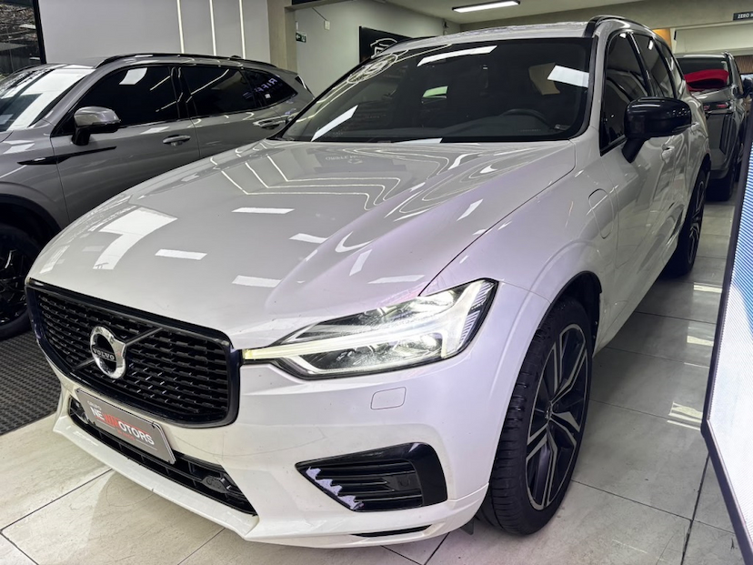 Foto do veículo VOLVO XC60 2.0 T8 HYBRID R-DESIGN AWD GEARTRONIC 2019 91.116 KM 177.777,00