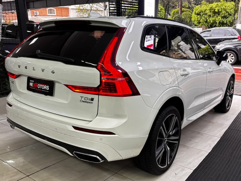 Foto do veículo VOLVO XC60 2.0 T8 HYBRID R-DESIGN AWD GEARTRONIC 2019 91.116 KM 177.777,00