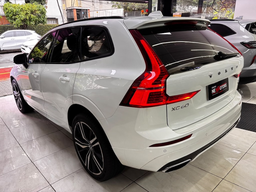 Foto do veículo VOLVO XC60 2.0 T8 HYBRID R-DESIGN AWD GEARTRONIC 2019 91.116 KM 177.777,00