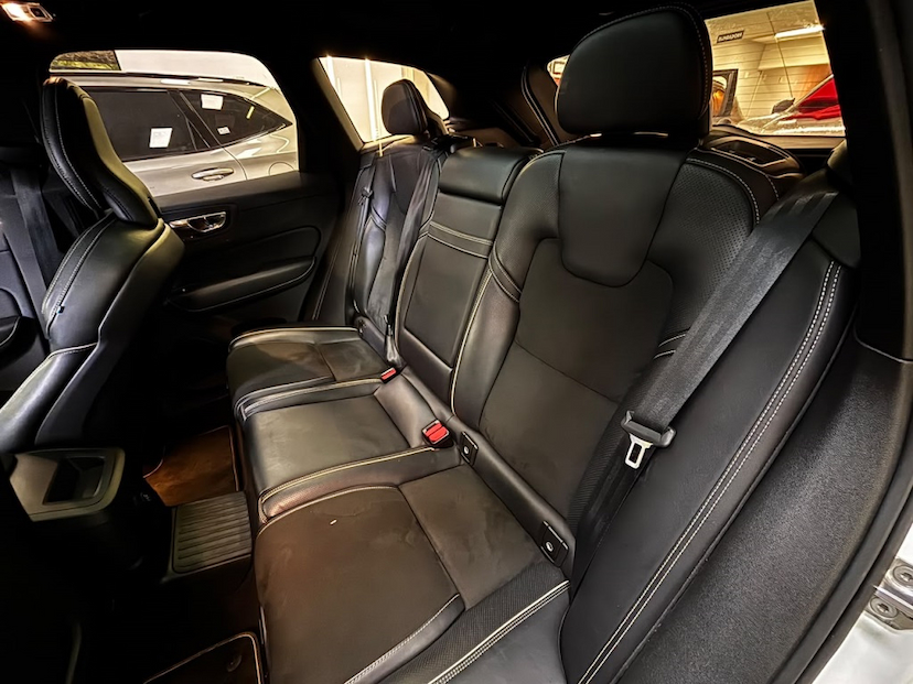 Foto do veículo VOLVO XC60 2.0 T8 HYBRID R-DESIGN AWD GEARTRONIC 2019 91.116 KM 177.777,00