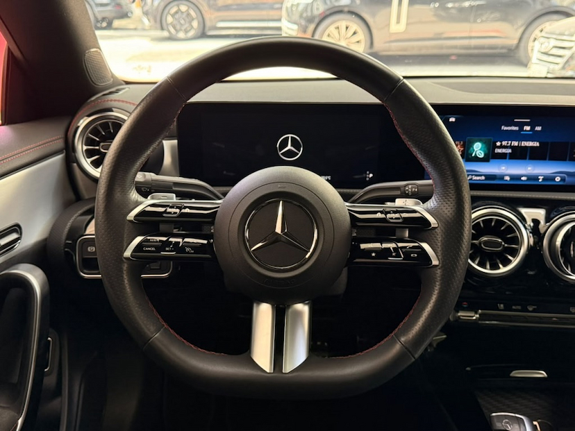 Foto do veículo MERCEDES-BENZ CLA 200 1.3 MHEV AMG LINE 7G-DCT 2025 20.535 KM 262.777,00