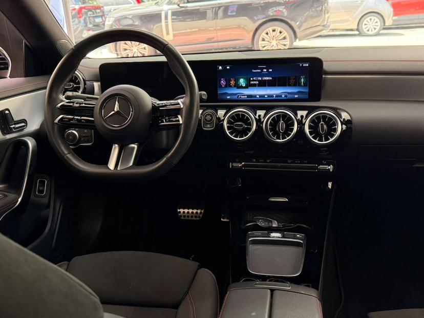 Foto do veículo MERCEDES-BENZ CLA 200 1.3 MHEV AMG LINE 7G-DCT 2025 20.535 KM 262.777,00