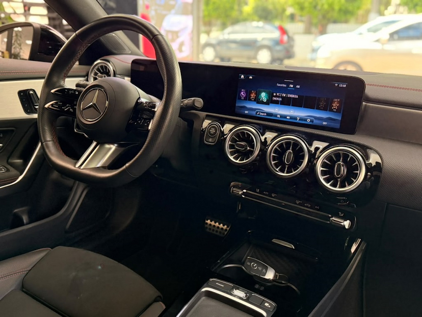 Foto do veículo MERCEDES-BENZ CLA 200 1.3 MHEV AMG LINE 7G-DCT 2025 20.535 KM 262.777,00