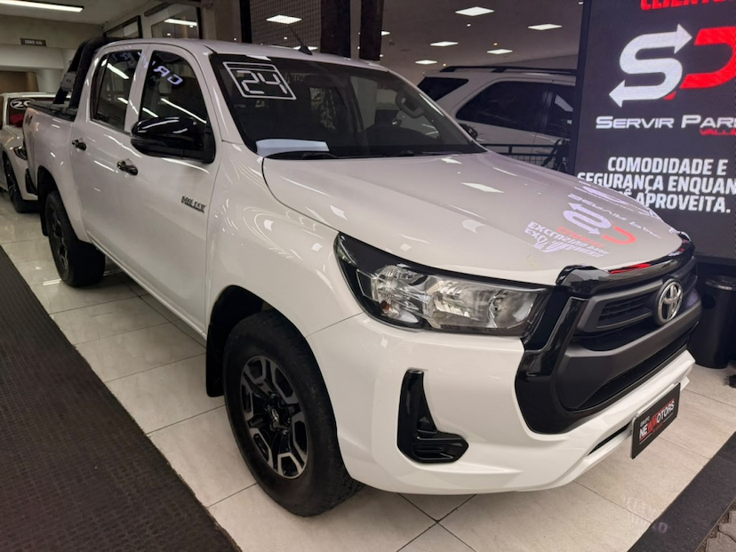 Foto do veículo TOYOTA HILUX 2.8 D-4D TURBO DIESEL CD POWER PACK 4X4 MANUAL 2024 58.400 KM 189.777,00
