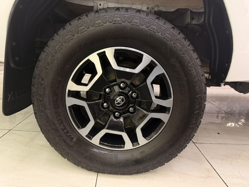 Foto do veículo TOYOTA HILUX 2.8 D-4D TURBO DIESEL CD POWER PACK 4X4 MANUAL 2024 58.400 KM 189.777,00