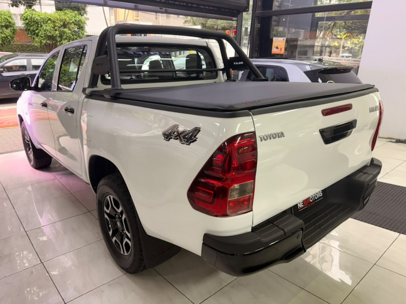 Foto do veículo TOYOTA HILUX 2.8 D-4D TURBO DIESEL CD POWER PACK 4X4 MANUAL 2024 58.400 KM 189.777,00