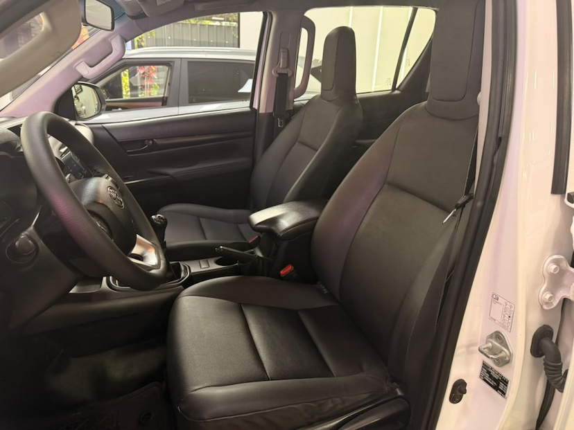 Foto do veículo TOYOTA HILUX 2.8 D-4D TURBO DIESEL CD POWER PACK 4X4 MANUAL 2024 58.400 KM 189.777,00