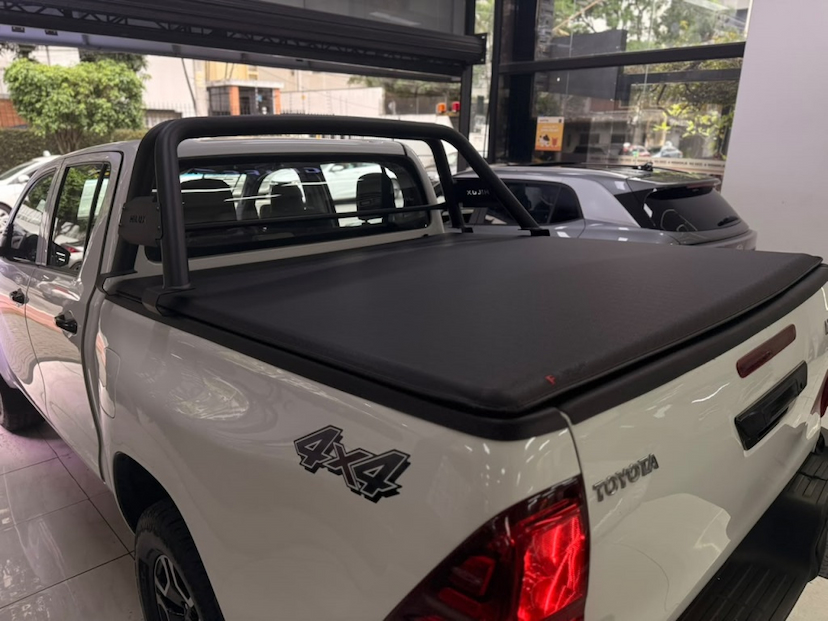 Foto do veículo TOYOTA HILUX 2.8 D-4D TURBO DIESEL CD POWER PACK 4X4 MANUAL 2024 58.400 KM 189.777,00