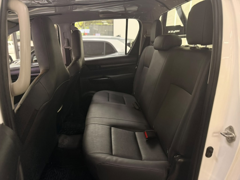 Foto do veículo TOYOTA HILUX 2.8 D-4D TURBO DIESEL CD POWER PACK 4X4 MANUAL 2024 58.400 KM 189.777,00