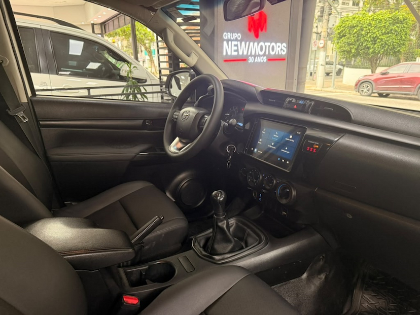 Foto do veículo TOYOTA HILUX 2.8 D-4D TURBO DIESEL CD POWER PACK 4X4 MANUAL 2024 58.400 KM 189.777,00