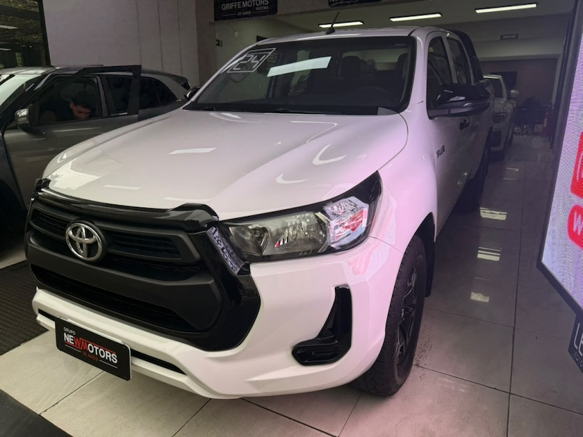 Foto do veículo TOYOTA HILUX 2.8 D-4D TURBO DIESEL CD POWER PACK 4X4 MANUAL 2024 58.400 KM 189.777,00