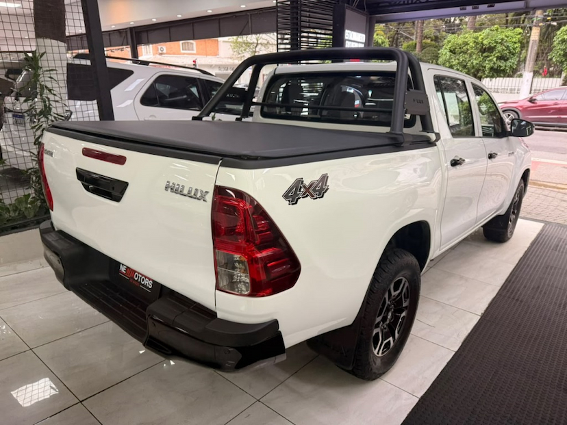 Foto do veículo TOYOTA HILUX 2.8 D-4D TURBO DIESEL CD POWER PACK 4X4 MANUAL 2024 58.400 KM 189.777,00