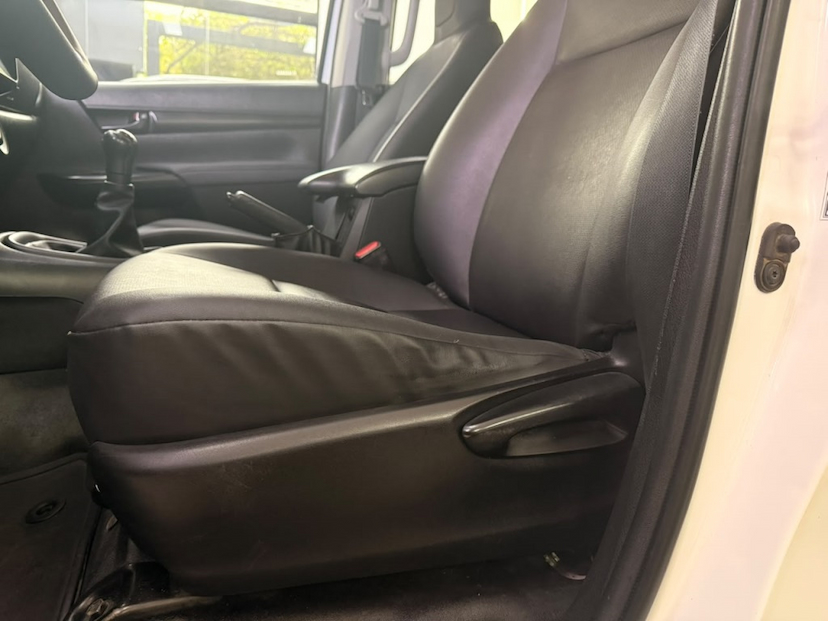 Foto do veículo TOYOTA HILUX 2.8 D-4D TURBO DIESEL CD POWER PACK 4X4 MANUAL 2024 58.400 KM 189.777,00