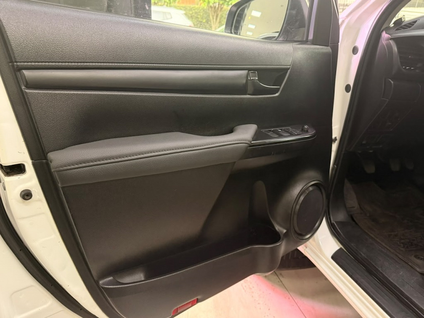 Foto do veículo TOYOTA HILUX 2.8 D-4D TURBO DIESEL CD POWER PACK 4X4 MANUAL 2024 58.400 KM 189.777,00