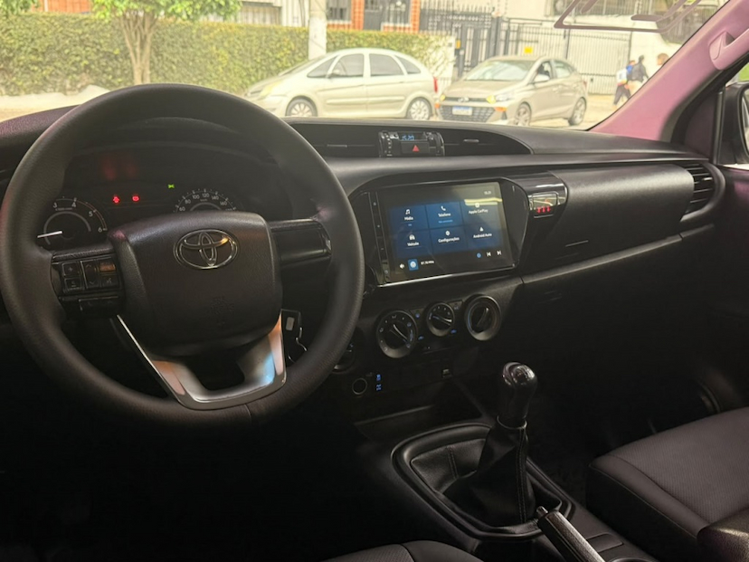 Foto do veículo TOYOTA HILUX 2.8 D-4D TURBO DIESEL CD POWER PACK 4X4 MANUAL 2024 58.400 KM 189.777,00