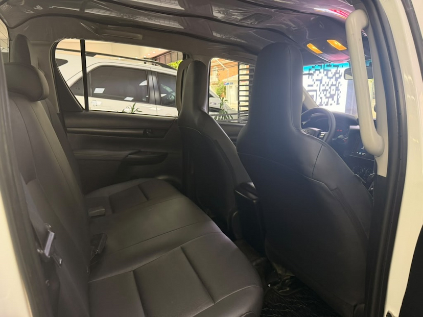 Foto do veículo TOYOTA HILUX 2.8 D-4D TURBO DIESEL CD POWER PACK 4X4 MANUAL 2024 58.400 KM 189.777,00