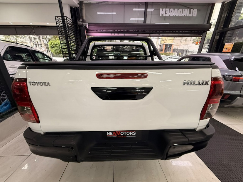 Foto do veículo TOYOTA HILUX 2.8 D-4D TURBO DIESEL CD POWER PACK 4X4 MANUAL 2024 58.400 KM 189.777,00