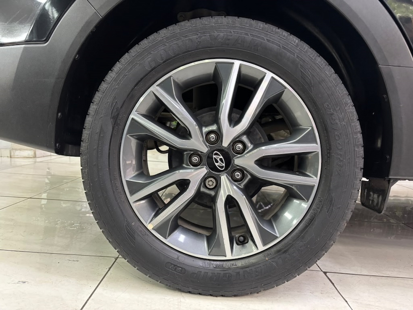 Foto do veículo HYUNDAI CRETA 2.0 16V FLEX PRESTIGE AUTOMÁTICO 2019 78.856 KM 96.777,00
