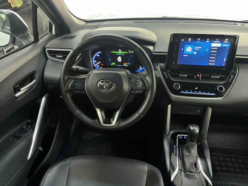 Foto do veículo TOYOTA COROLLA CROSS 1.8 VVT-I HYBRID FLEX XRV CVT 2024 60.732 KM 152.777,00