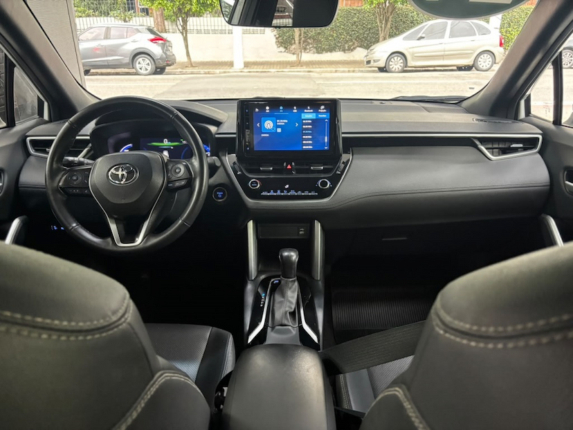 Foto do veículo TOYOTA COROLLA CROSS 1.8 VVT-I HYBRID FLEX XRV CVT 2024 60.732 KM 152.777,00