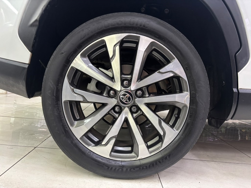 Foto do veículo TOYOTA COROLLA CROSS 1.8 VVT-I HYBRID FLEX XRV CVT 2024 60.732 KM 152.777,00