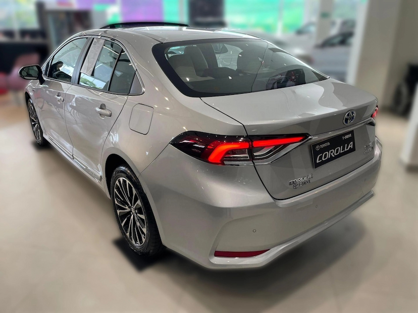 Foto do veículo TOYOTA COROLLA 1.8 VVT-I HYBRID FLEX ALTIS PREMIUM CVT 2026 0 KM 294.267,00