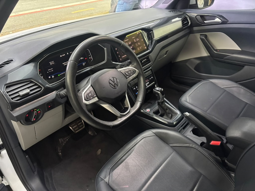 Foto do veículo VOLKSWAGEN T-CROSS 1.4 250 TSI TOTAL FLEX HIGHLINE AUTOMÁTICO 2022 26.130 KM 119.777,00