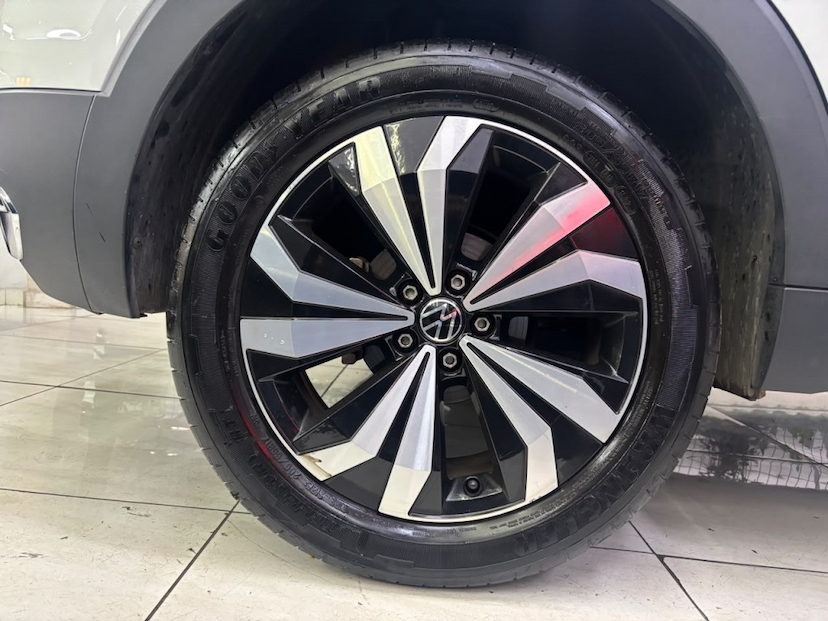 Foto do veículo VOLKSWAGEN T-CROSS 1.4 250 TSI TOTAL FLEX HIGHLINE AUTOMÁTICO 2022 26.130 KM 119.777,00