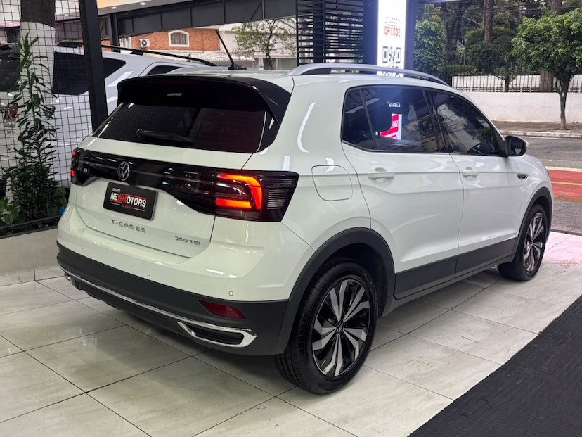 Foto do veículo VOLKSWAGEN T-CROSS 1.4 250 TSI TOTAL FLEX HIGHLINE AUTOMÁTICO 2022 26.130 KM 119.777,00