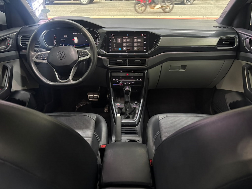 Foto do veículo VOLKSWAGEN T-CROSS 1.4 250 TSI TOTAL FLEX HIGHLINE AUTOMÁTICO 2022 26.130 KM 119.777,00