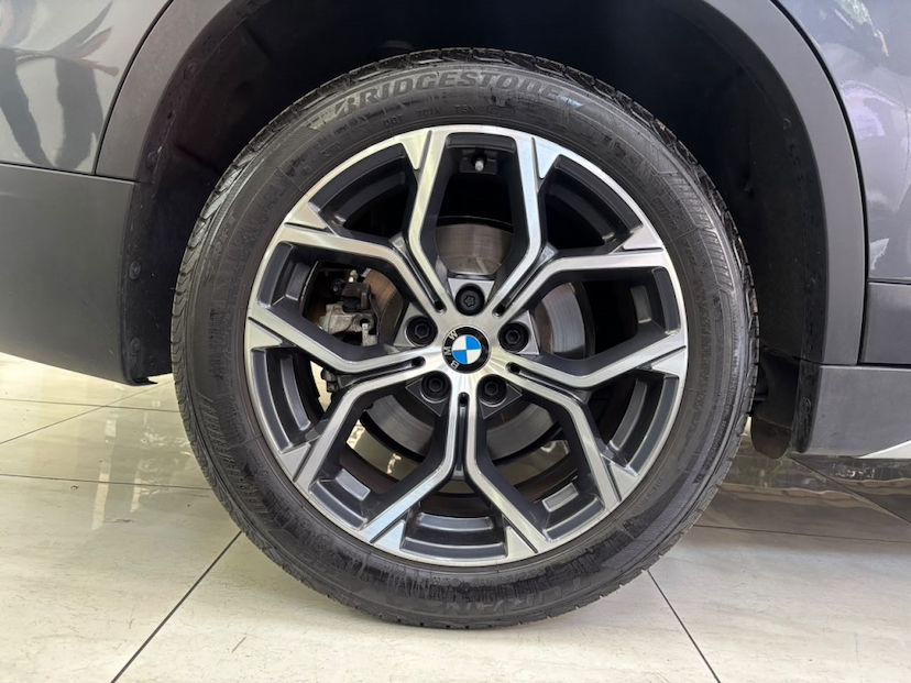Foto do veículo BMW X1 2.0 16V TURBO ACTIVEFLEX SDRIVE20I X-LINE PLUS 4P AUTOMÁTICO 2022 43.465 KM 178.777,00