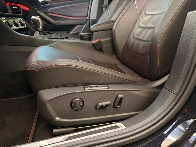 Foto do veículo VOLKSWAGEN JETTA 2.0 350 TSI GASOLINA GLI DSG 2023 40.285 KM 188.777,00