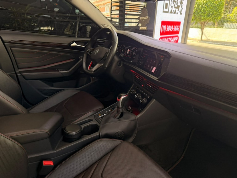 Foto do veículo VOLKSWAGEN JETTA 2.0 350 TSI GASOLINA GLI DSG 2023 40.285 KM 188.777,00