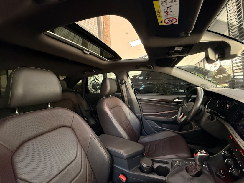 Foto do veículo VOLKSWAGEN JETTA 2.0 350 TSI GASOLINA GLI DSG 2023 40.285 KM 188.777,00