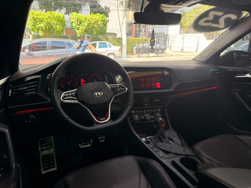 Foto do veículo VOLKSWAGEN JETTA 2.0 350 TSI GASOLINA GLI DSG 2023 40.285 KM 188.777,00