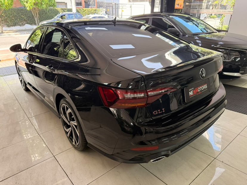 Foto do veículo VOLKSWAGEN JETTA 2.0 350 TSI GASOLINA GLI DSG 2023 40.285 KM 188.777,00