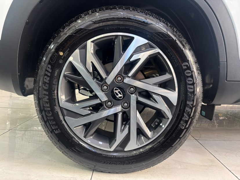 Foto do veículo HYUNDAI CRETA 1.0 TGDI FLEX PLATINUM AUTOMÁTICO 2027 219 KM 169.777,00